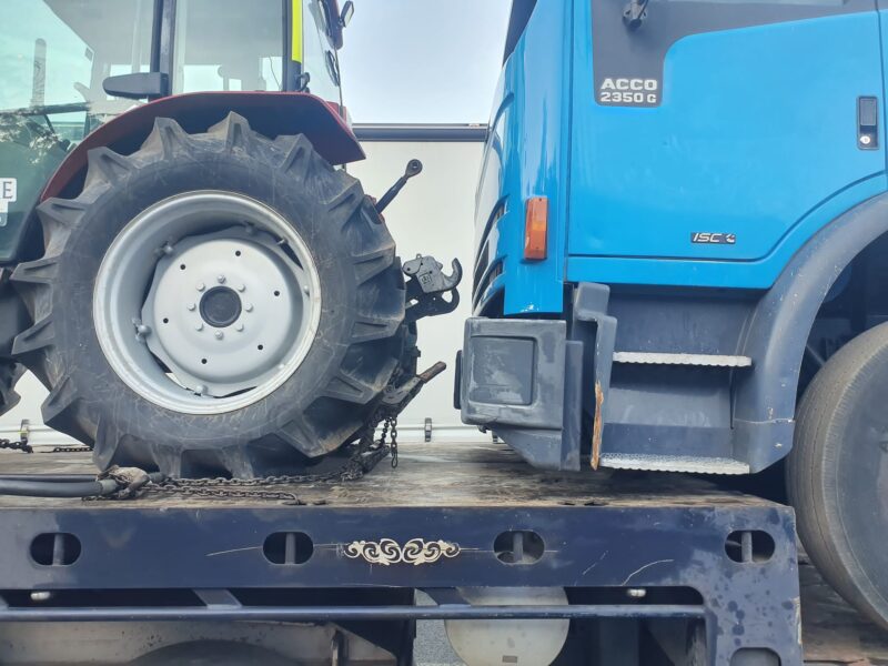 Boat and tractor transport Melbourne to Brisbane