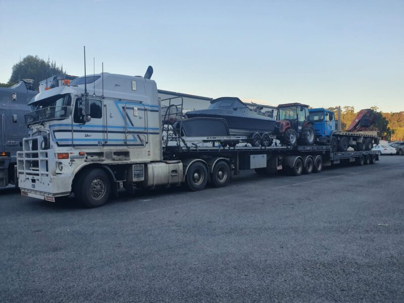 V17 Haines Hunter boat transported Melbourne to Brisbane