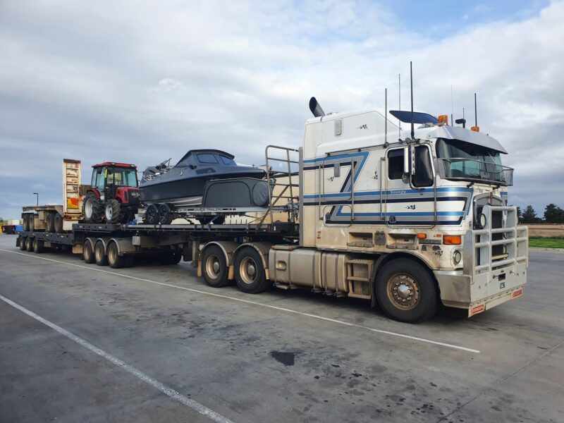 V17 Haines Hunter boat transported Melbourne to Brisbane